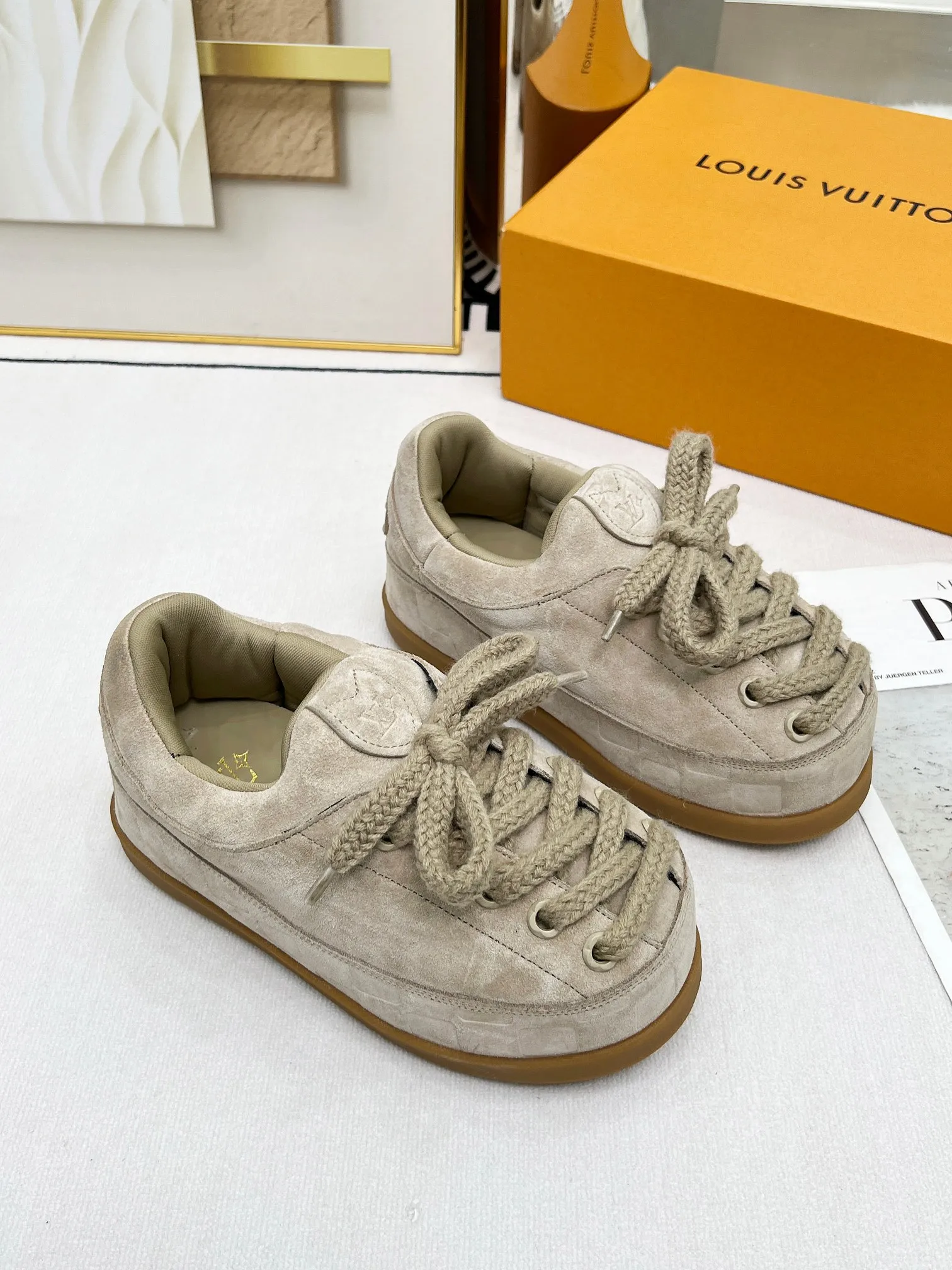 Factory direct sales p660🐘🐘Women's shoes, women's clothing louis vuitton (Louis Vuitton/lv)🔍Autumn and winter~Ugly little chubby, new shoe type YETI🔥🔥🔥🔥 Super street style bread shoes are here! ! ! Chubby is so cute~💞 What a great tool for showing off slim legs! The inner height is increased by 5 cm, the legs are longer and thinner, and the beef tendon bottom is super comfortable, suitable for couples 💞💞💞💞 Fabric: imported high mercerized ox velvet embossed craftsmanship Number of yards: 35-45 yards (46🉑custom-made, non-returnable)